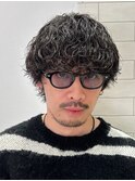 波巻きパーマミディアムウルフ黒髪マッシュ刈り上げツーブロック