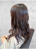 大人前髪重めロングカジュアル黒髪巻きおろしモテ