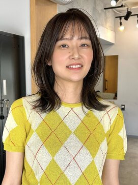 シアラ(ciala) 大人くびれヘアミディアムレイヤーアッシュブラウン