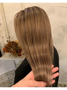 カカフロントオブザミラー(KaKa front of the mirror) つやつやパールベージュ