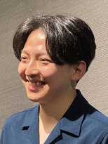 ビーダンディー(Bee dandy)&nbsp;クセ毛ショート マッシュボブ センターパート ツーブロック