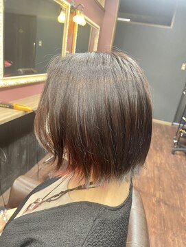 キタロウ (kitaro) 切りっぱなしボブ×インナーカラー