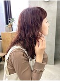 ピンクブラウン　ミディアムウェーブパーマ　くるくる　くせ毛風