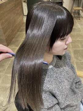 ミッシュバイアーバン(misch by urban.) 中性ストレート×ハイ透明感カラー（オリーブ系）