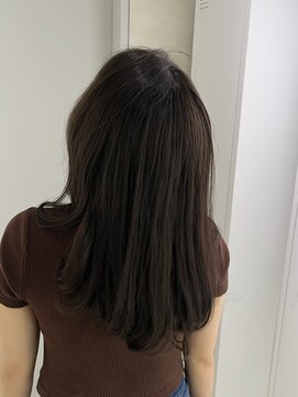 リアン バイ キートス(Lien by kiitos) オリーブブラウン/ワンカールレイヤー/暗髪/透明感カラー