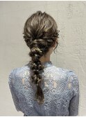 金箔を散らした大人可愛い編みおろしヘアアレンジ