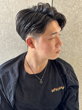 ニアウ 太田店(Niau) ニュアンスパーマセンターパート刈り上げメンズカット太田足利