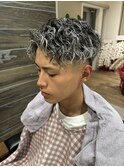 ツイストスパイラルパーマホワイトメッシュフェード