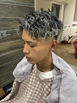 タカギ(TAKAGI) ツイストスパイラルパーマホワイトメッシュフェード