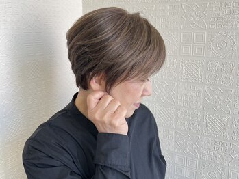 バーニッシュ(VARNISH)の写真/隠す白髪染めからデザインを楽しむおしゃれな白髪染めへ★しっかり染まる技術力も[VARNISH]の持ち味◎