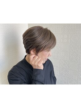 隠す白髪染めからデザインを楽しむおしゃれな白髪染めへ★しっかり染まる技術力も[VARNISH]の持ち味◎