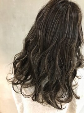 ジーナ(XENA) スモーキーアッシュ×ハイライト