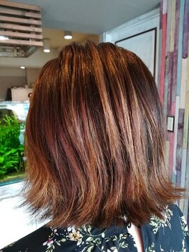 ロッキンヘアー(Rockin' hair) ハイライト切りっぱなしボブ