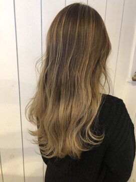 ホットリップ(Hot Lip) バレイヤージュ  on ハイライト