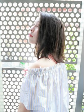 ルティア(Lutia) 外ハネミディアム　アッシュグレー