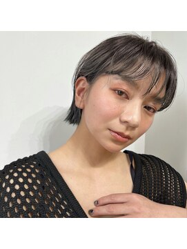 ジジ 代々木(Gigi) 【Gigi】外ハネボブ セクションカラー ペールベージュ