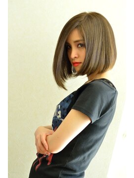 シャイニー(SHINY) 切りっぱなしボブ_前下がりボブ　シアーグレージュ_小顔