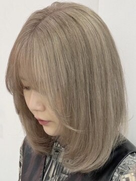 ウィコ 新宿(WICO) ホワイトベージュ[新宿駅/切りっぱなしボブ/エアリーロング]