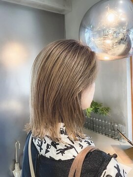 ニーイチイチ(211) 白髪ボカシデザインカラー ミルクティー