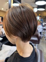 エミュ(emu.)&nbsp;【ナチュラル白髪ぼかし】＋【絶壁解消ショート】