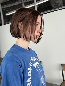 ナヌーク ダイカンヤマ(nanuk daikanyama) 透け感のあるヘアカラーとタイトなストレートボブ