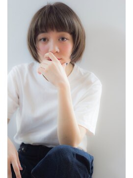 ザ シー 橋本(The C) 30代・40代大人かわいい小顔ワンサイドショートボブ黒髪前下がり