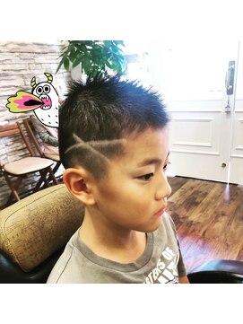 ラインソフトモヒカンキッズカット子供刈り上げ短い顔剃りセット L ジョーダン ヘアーワークス Johdan Hair Works のヘアカタログ ホットペッパービューティー