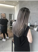 グレージュ系バレイヤージュ