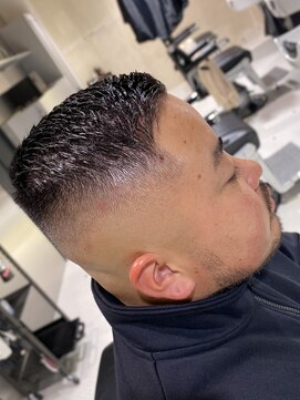 フランクスバーバーザスタンド(Frank’s barber the stand) 直毛アイロンパーマスキンフェードE