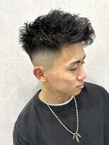 縁 ハナレ(en 870)&nbsp;スキンフェード　フェザーアップ　前下がり