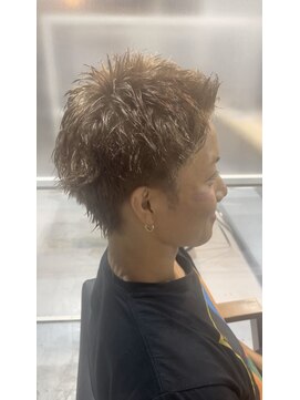 ヘアデザイン ゴドバン(Hair Design Gdobant) スパイキーショートハイトーンウルフメンズカット2024