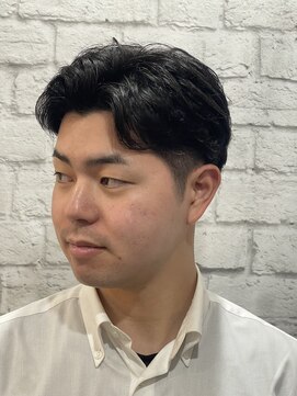 グレイスフル バーバープラチナム 六本木店(Graceful Barber platinum) ツーブロックナチュラルサイドパート