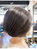大人女性に似合う、上品ショートボブ