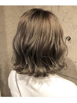 リラ バイ クオーレ(LIRA by CUORE) グレーベージュ