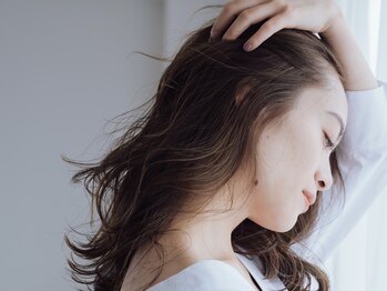 フェリチタ フィロ 大泉学園(FELICITA filo)の写真/隠すのではなく見せるへ!染めても伸びてくる白髪などお困りのあなたに♪ハイライトで動きのあるスタイル