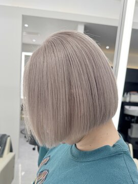 テイス 新宿(TACE) ホワイトミルクティー[ネビージュ/黒髪/小顔/新宿]