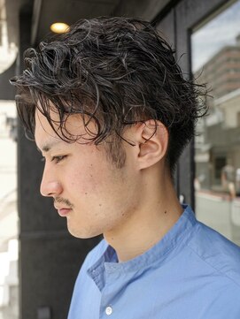 カムジーヘッドカミノウラ(COMEGHEAD KAMINOURA) 波巻きスパイラルパーマツイストスパイラルパーマセンターパート