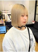 ブリーチカラーハイトーンベージュ/ショートボブ