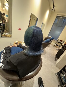 ハチマルハチ ナル 登戸店(808 nalu) ツートンカラー/ブルーカラー