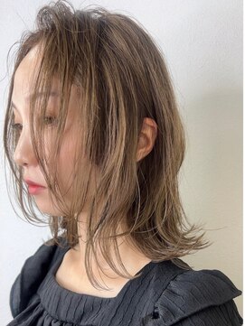 ロイオブジゼル(roi of GiseL) レイヤー　ベージュ　ミルクティー　ケアブリーチ