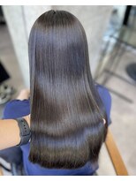 ルート 南堀江(route)&nbsp;オフブラック/髪質改善/艶髪/縮毛矯正/前髪カット/南堀江