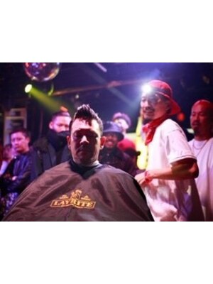 【BarberSHOP/21:00迄営業】本格BarberSHOPでキメる男に!!フェードスタイルなら【NEWSTA】で◆