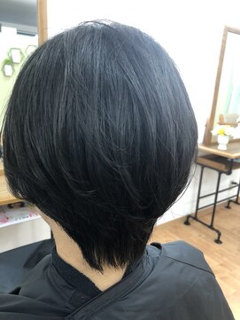 ミリ(milli) 黒髪襟足スッキリショートカット