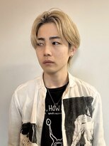 タロ(TALO)&nbsp;【TALO】ブロンドカラーのセンターパートスタイル