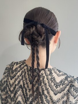 シア(sia) タイト×リボンアレンジ