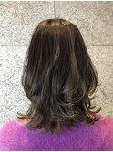 大人レイヤースタイルに可愛い遊び心のあるおしゃれハイライト