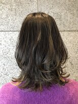 ニューナ(newna) 大人レイヤースタイルに可愛い遊び心のあるおしゃれハイライト