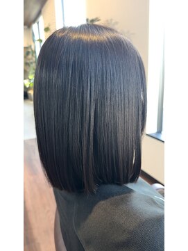 エスト(est.) 切りっぱなしボブ×ミネコラトリートメント　20代30代40代50代