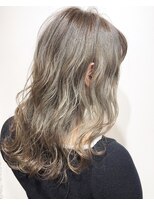 エイト プラット 渋谷2号店(EIGHT plat)&nbsp;カーキグレージュ×外ハネウェーブミディアムヘア