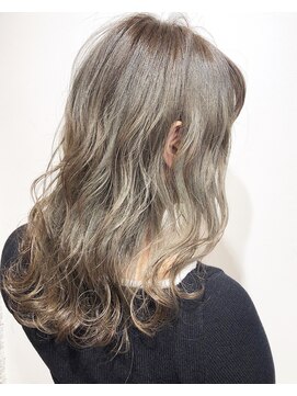 エイト プラット 渋谷2号店(EIGHT plat) カーキグレージュ×外ハネウェーブミディアムヘア